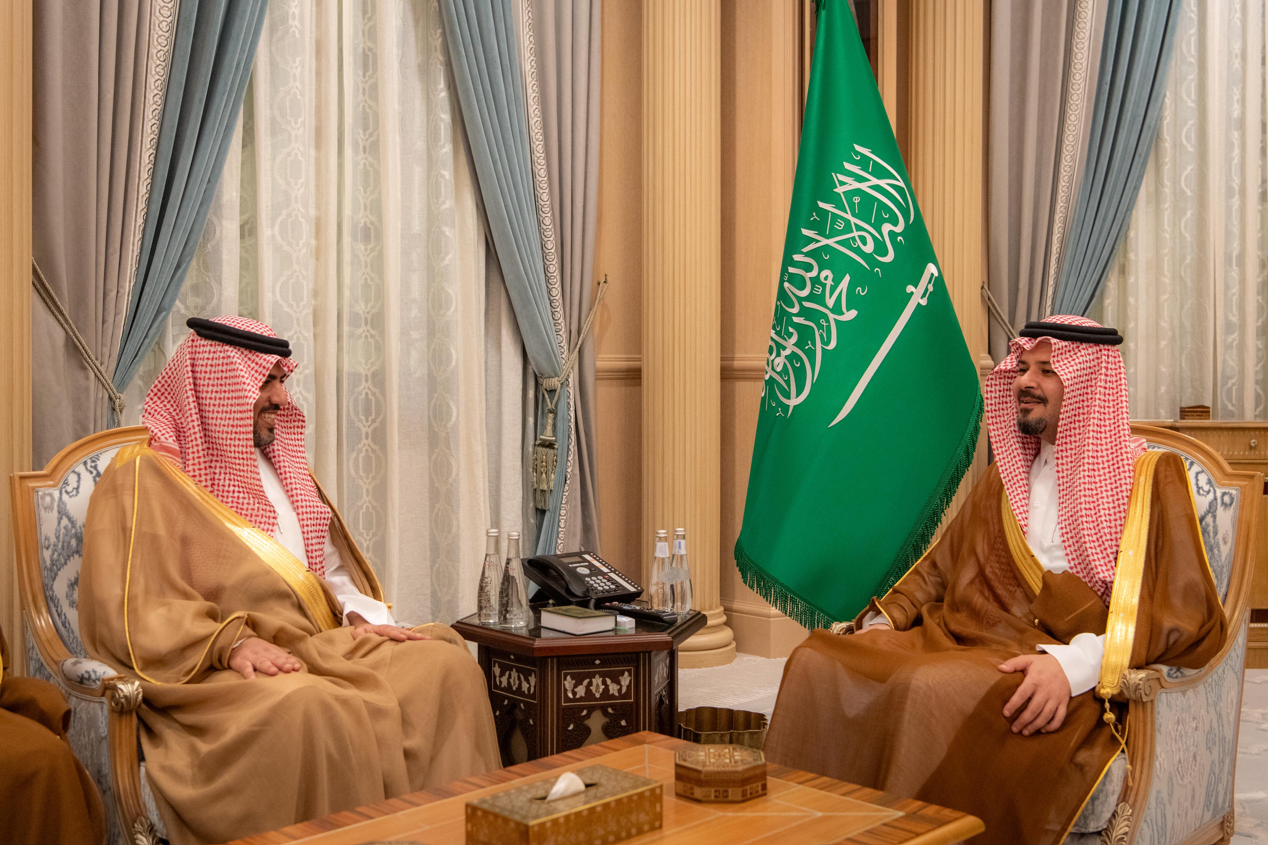 أمير منطقة المدينة المنورة يستقبل الدكتور صالح بن علي العقلا بمناسبة تعيينه رئيساً للجامعة الإسلامية